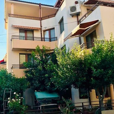 Студиа Мансарда Ненови Pomorie Exterior foto