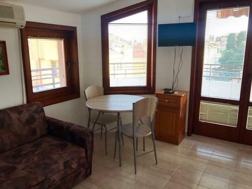 Студиа Мансарда Ненови Pomorie Exterior foto