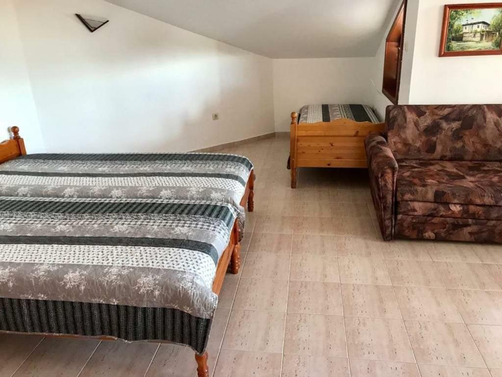 Студиа Мансарда Ненови Pomorie Exterior foto